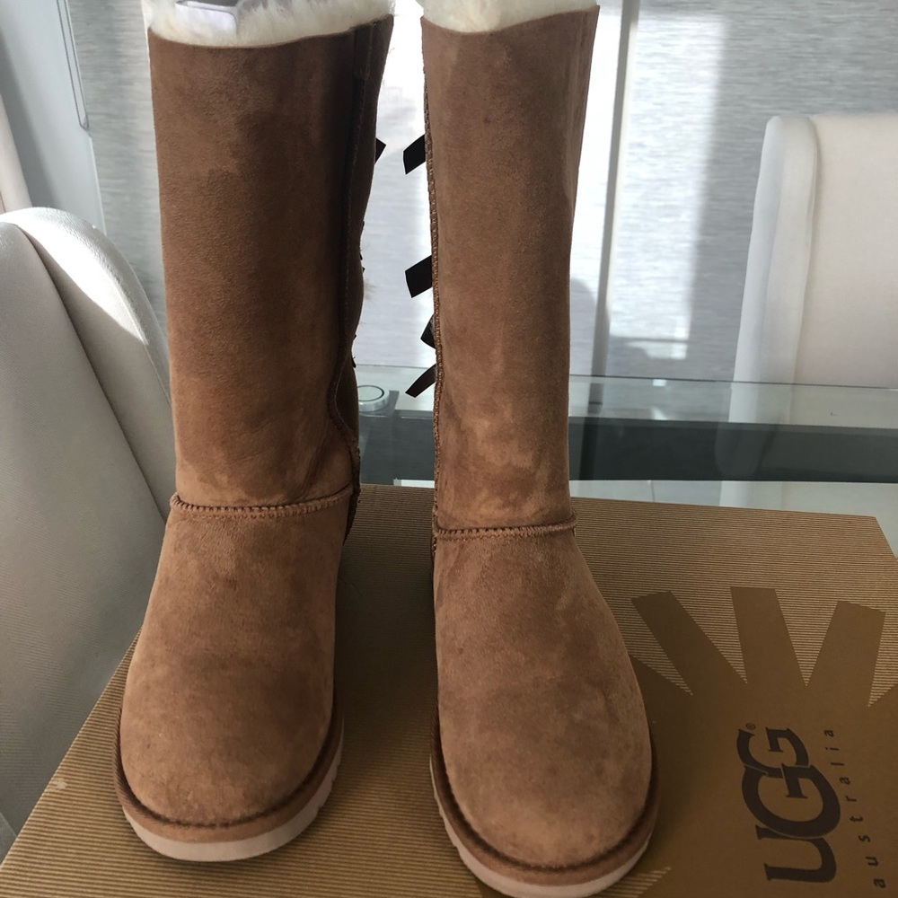 Women’s Ugg boots Size 6 Chestnut Suede